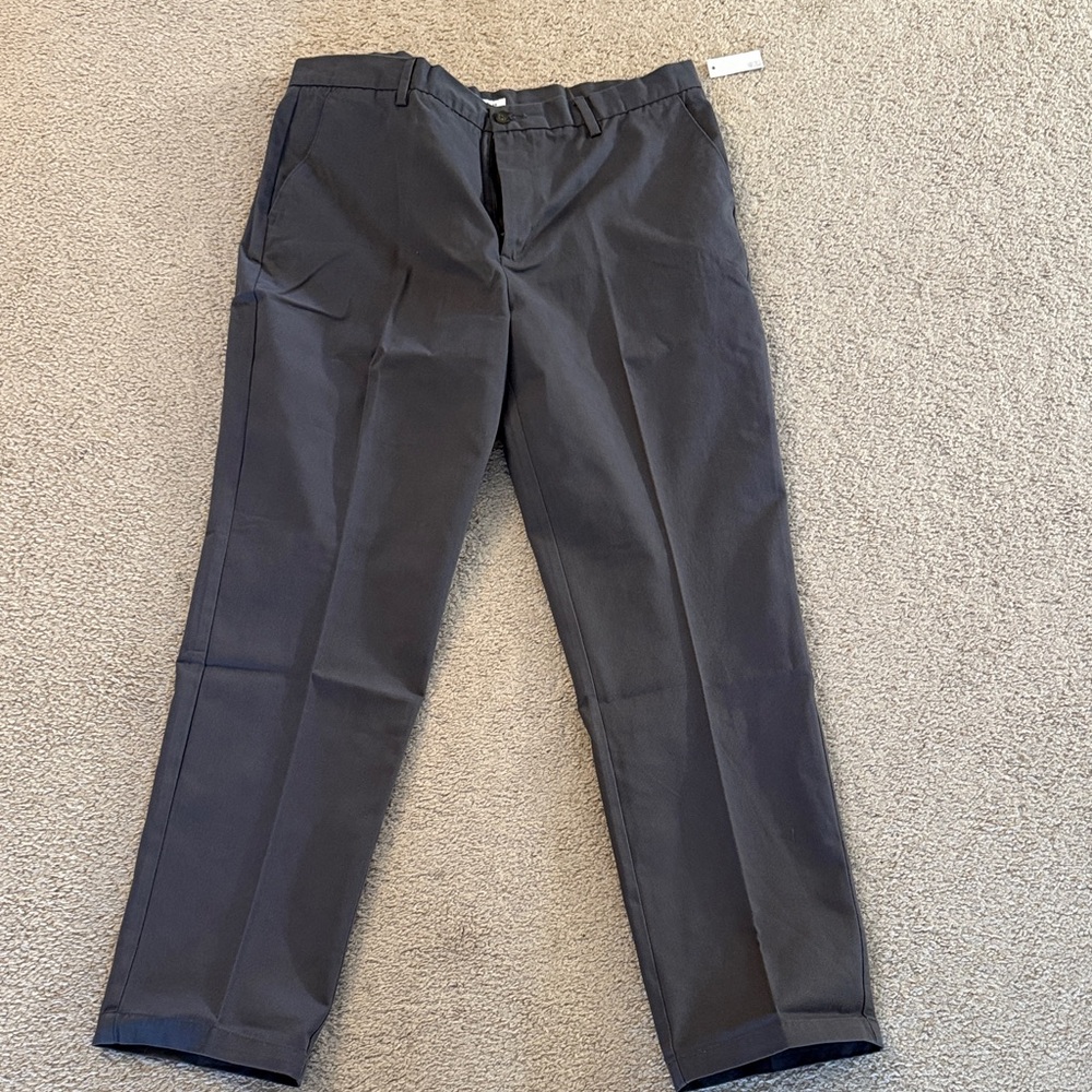 Amazon Essentials Men's Charcoal Chinos